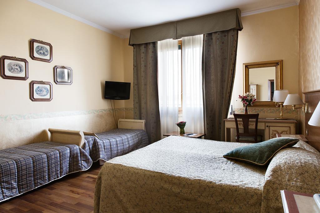 Hotel Andrea Florenţa Cameră foto